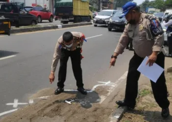 Gagal Salip Truk, Pemotor Tewas di Batuceper Tangerang Terlindas