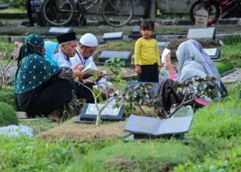 Ziarah Kubur Jelang Ramadhan