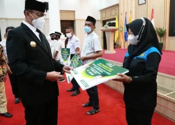 Gubernur WH Salurkan Bantuan UPZ Baznas