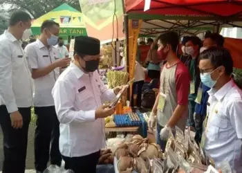 Komoditi Pertanian Penuhi Halaman Pendopo Bupati