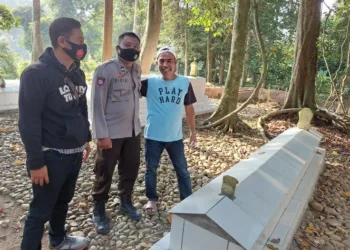 Belasan Makam Fiktif di Sajira Lebak Dibongkar Warga