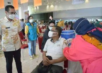 Wakil Wali Kota Tangsel Meninjau Vaksinasi Tahap Kedua di Teras Kota