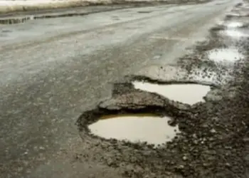 Jalan Ciater Tangsel Masih Berlubang dan Banyak Tambalan