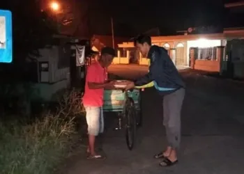 Mahasiswa di Lebak Berbagi Sahur untuk Masyarakat Kecil