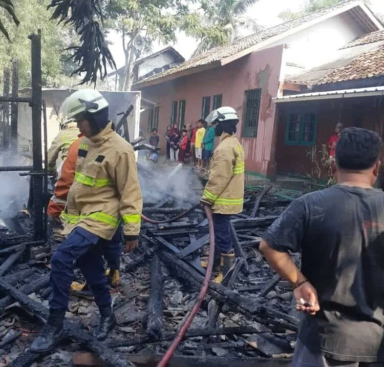 24 Kobong Santri Ponpes Al-Hidayat di Solear Tangerang Ludes Dilalap Api