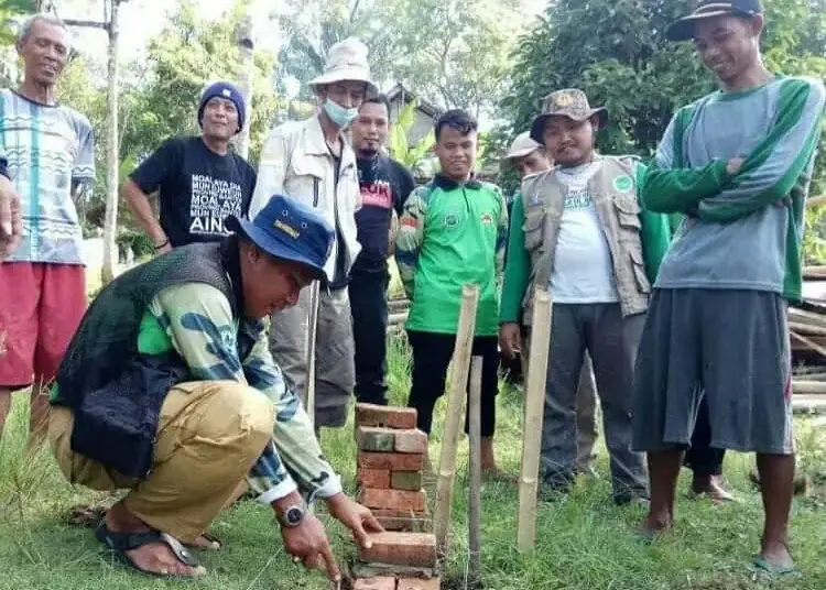 Tak Layak Huni, Relawan Bangun Rumah Ibu Enah