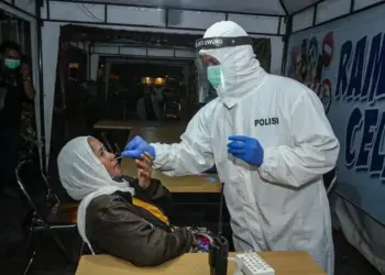 Test Swab Antigen Arus Balik Mudik di Pos Penyekatan Jatiuwung