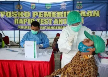 Tes Cepat Antigen Arus Balik Mudik di Pos Pemeriksaan Kebon Nanas