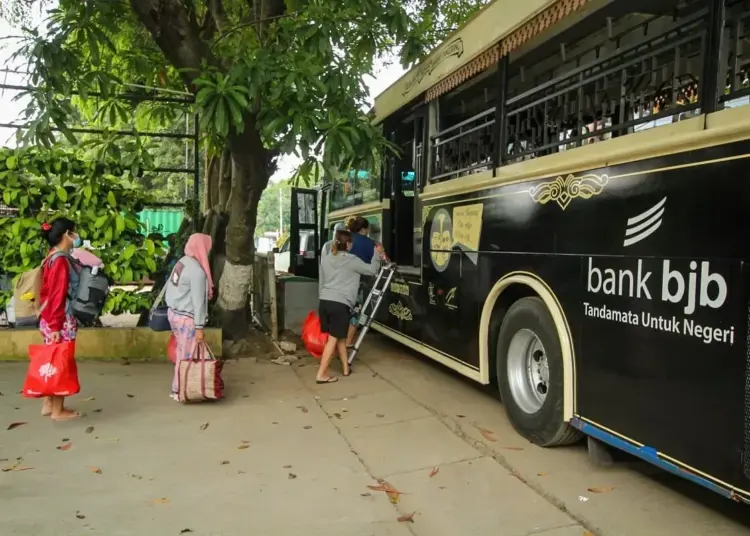 Pemindahan Pasien Covid-19 ke SMPN 30 Kota Tangerang