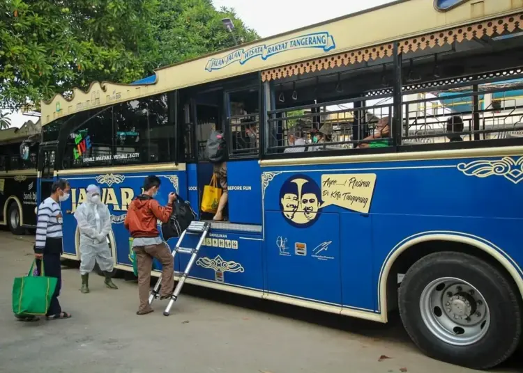 Pemindahan Pasien Covid-19 ke SMPN 30 Kota Tangerang