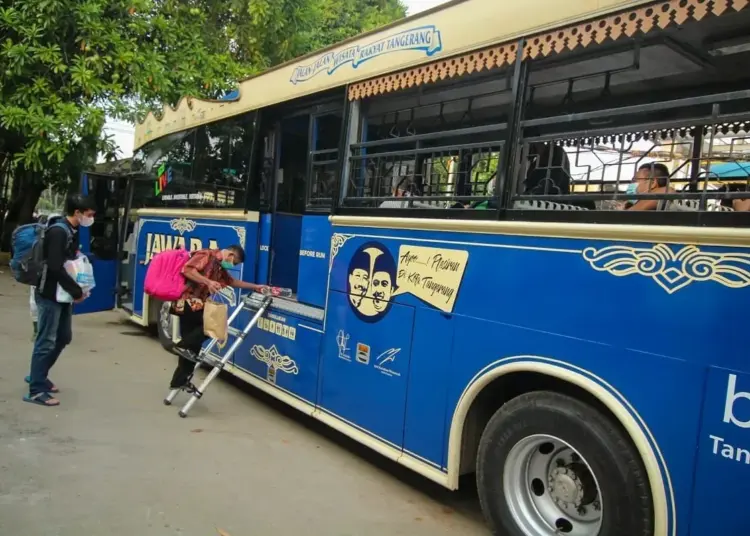 Pemindahan Pasien Covid-19 ke SMPN 30 Kota Tangerang