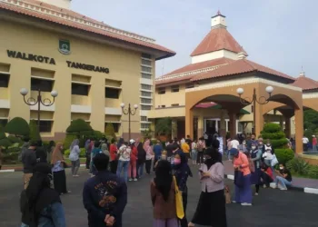 Peserta Vaksinasi di Puspemkot Tangerang Membludak, Antrean Sempat Mengular