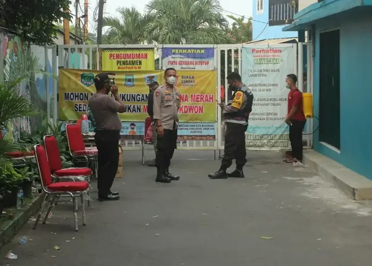 Penerapan Lockdown Skala Mikro di RW 03 Gandasari, Jatiuwung