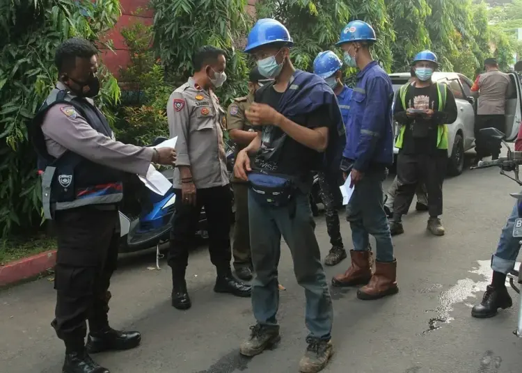 Penerapan Lockdown Skala Mikro di RW 03 Gandasari, Jatiuwung