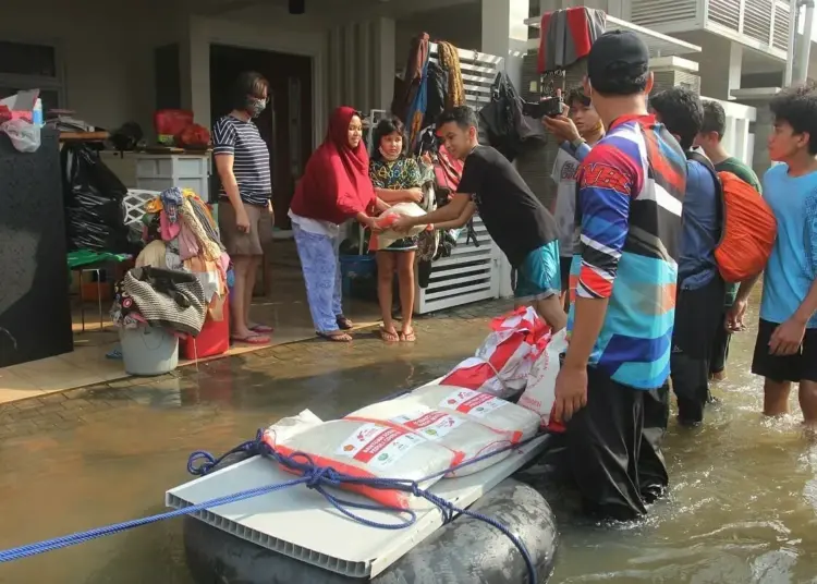 Distribusi Bantuan Untuk Warga Terdampak Longsor