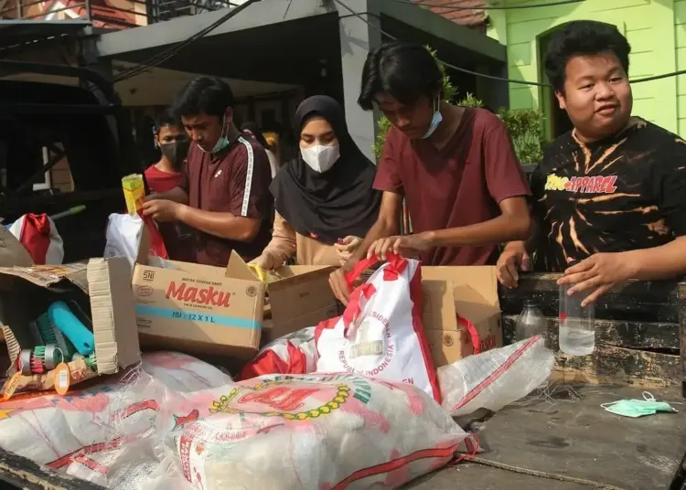 Distribusi Bantuan Untuk Warga Terdampak Longsor