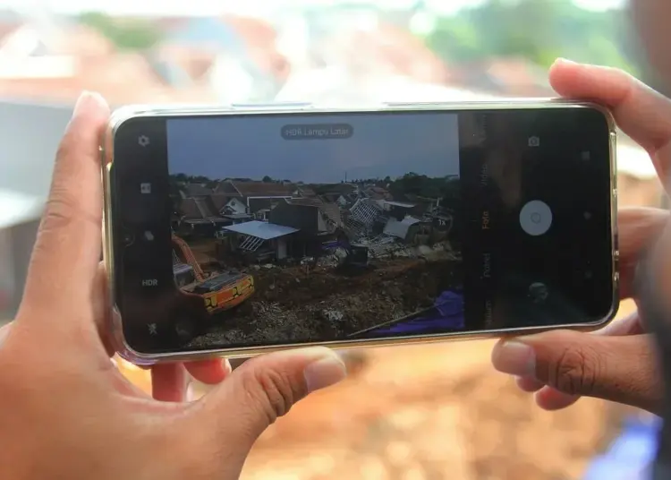 Proses Perbaikan Turap Longsor di Ciputat