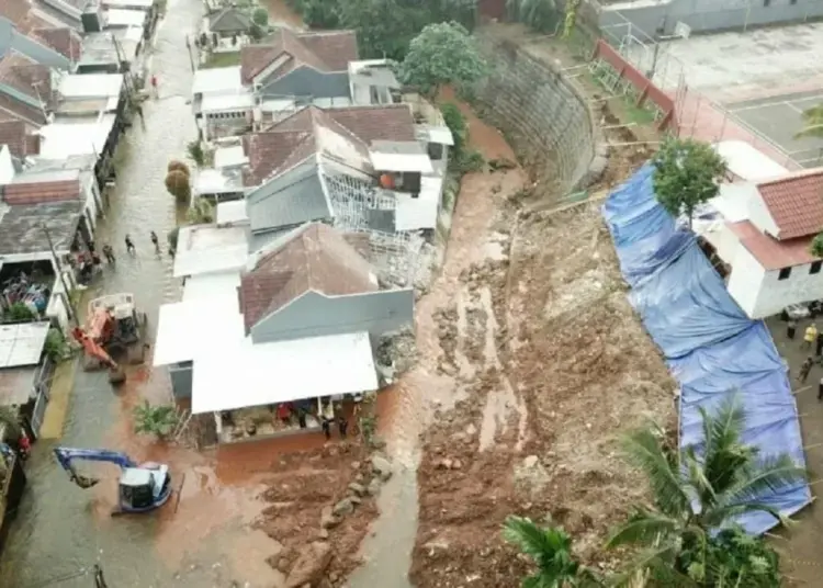 Kementerian PUPR Tangani Longsor di Kali Ciputat