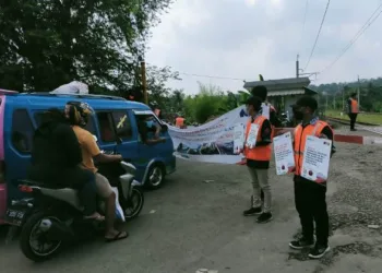 Komunitas Railfans Lebak Ajak Warga Tak Terobos Perlintasan KA