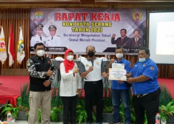 Juara Dunia Junior Angkat Besi Rizki Juniansyah Dapat Hadiah