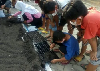 Isi Waktu Liburan, Anak-anak Generasi Gerbang BETAH Diajari Bercocok Tanam