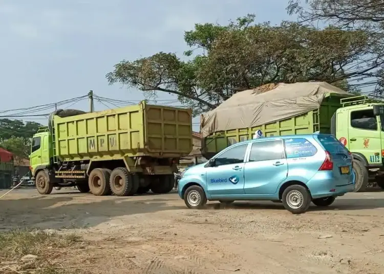 Dump Truk Lalu Lalang di Jalan Raya Perancis, Ini Komentar Pengamat