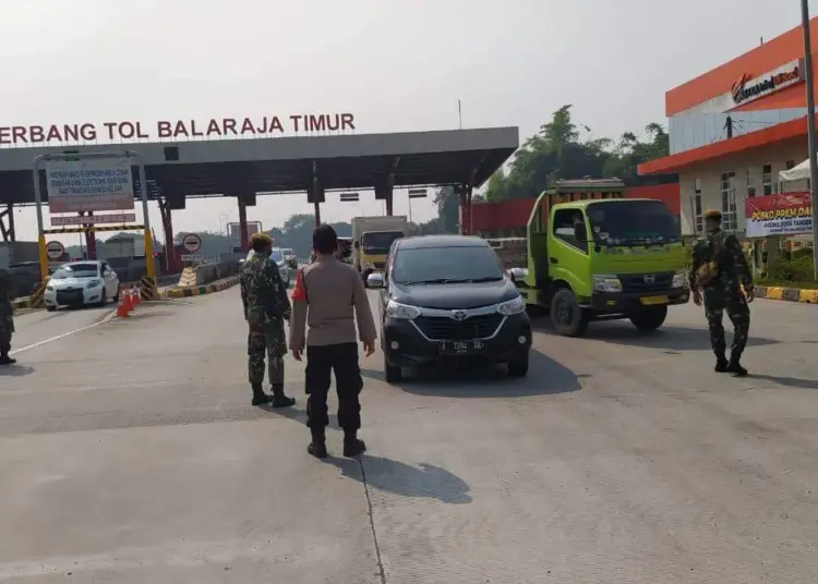 Puluhan Kendaraan Diperiksa di Pos Penyekatan