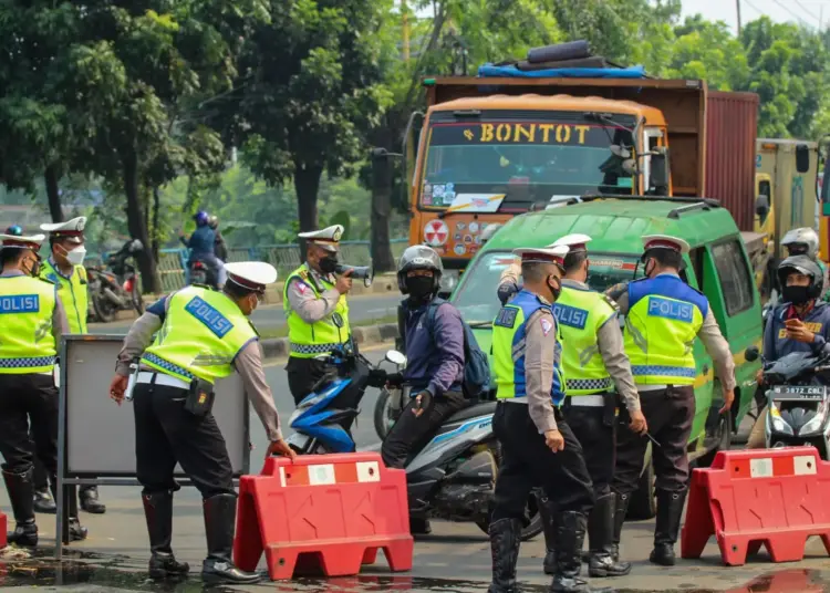 Potret Suasana Penyekatan di Jalan Daan Mogot, Kota Tangerang