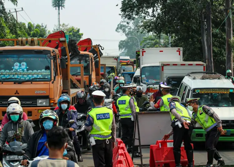 Potret Suasana Penyekatan di Jalan Daan Mogot, Kota Tangerang