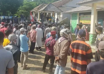 Lulusan S2 Tak Lulus Tes Balon Kades di Ciherang, Pendukungnya Geruduk Kantor Camat Picung