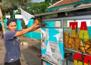 Menyerah Hadapi PPKM Darurat, PKL di Lebak Pasang Bendera Putih