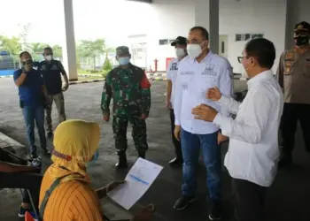 Temukan Pelanggaran Saat Sidak PPKM Darurat di Kelapa Dua, Bupati Tegur Penjaga Toko Ponsel