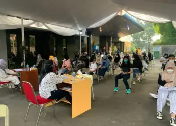 Civitas SMK Kesehatan Riksa Indrya dan Stikes Banten Vaksinasi 1.000 Orang