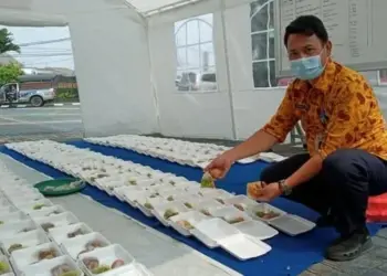 Sehari, Minimal 500 Box Nasi Dibagikan ke Warga yang Isoman di Kecamatan Pinang