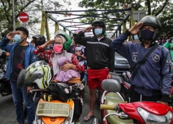 Potret Pengendara di Jalan Daan Mogot Saat Detik-detik Proklamasi