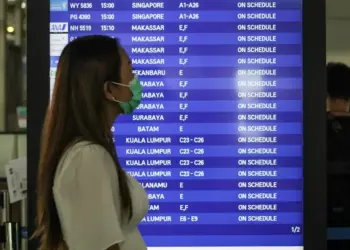 Foto Aktifitas Penumpang di Bandara Soetta Pada Masa PPKM Jawa-Bali