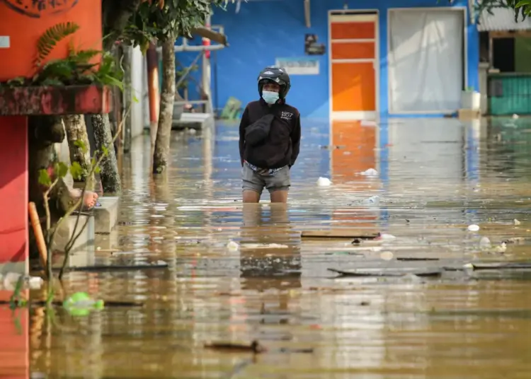 Foto Banjir Genangi Perumahan Mustika Tigaraksa