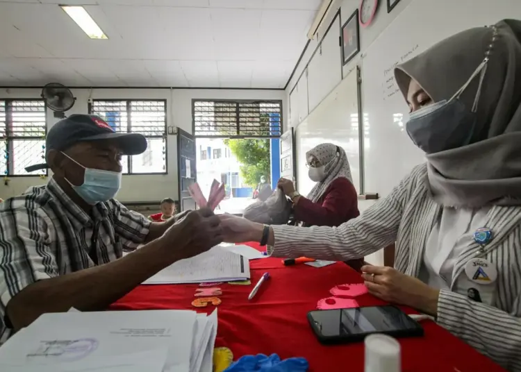 Potret Suasana Penyaluran BST di Kota Tangerang