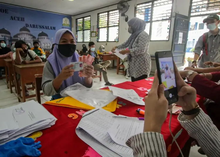 Potret Suasana Penyaluran BST di Kota Tangerang