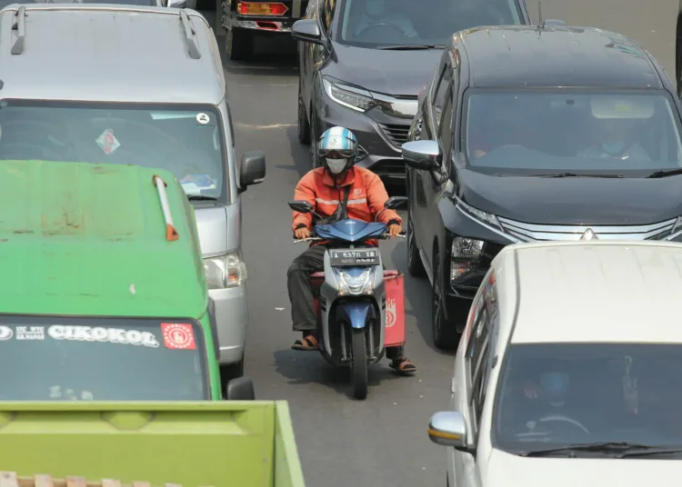 Foto Suasana Penyekatan di Jalan Raya Serpong Saat PPKM Diperpanjang