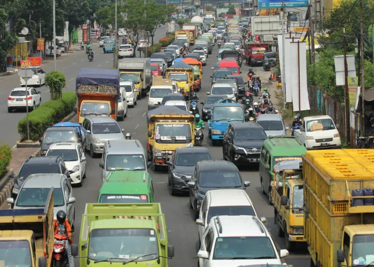 Foto Suasana Penyekatan di Jalan Raya Serpong Saat PPKM Diperpanjang