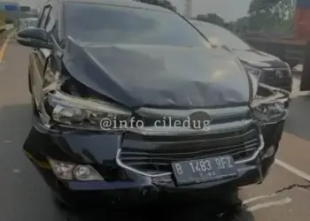 Kadispora Kota Tangerang Terlibat Kecelakaan Beruntun, Tak Ada Korban Jiwa, Mobil Ringsek