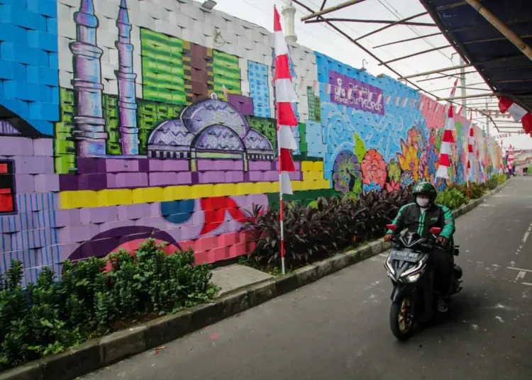 Potret Karya Seni Mural di Kampung Pink Kota Tangerang