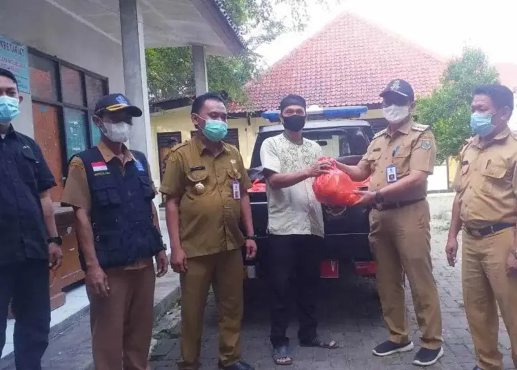 Camat Rajeg Salurkan 79 Paket Sembako