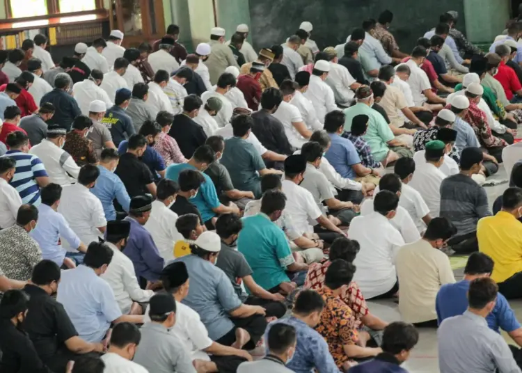 Potret Masjid Al-Azhom Tangerang Kembali Gelar Salat Jumat