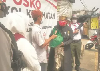 Sambut HUT RI ke-76, Kades Gembong Bagikan Sembako dan Masker