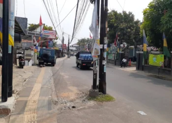 Dinas PU Tangsel Minta Provider Pindahkan Tiang di Tengah Jalan