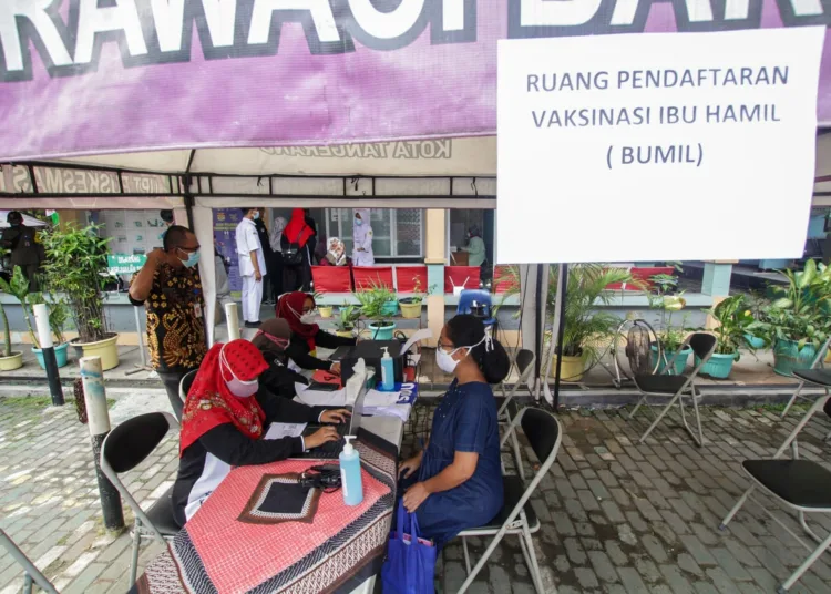 Foto Bumil di Kota Tangerang Ikuti Vaksinasi Covid-19