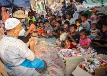 Potret Aktivitas Warga Terdampak Kebakaran di Jurang Mangu Timur