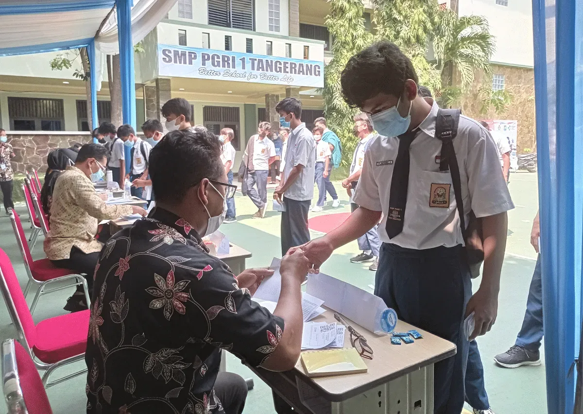 Ratusan Pelajar SMP PGRI 1 Tangerang Divaksin